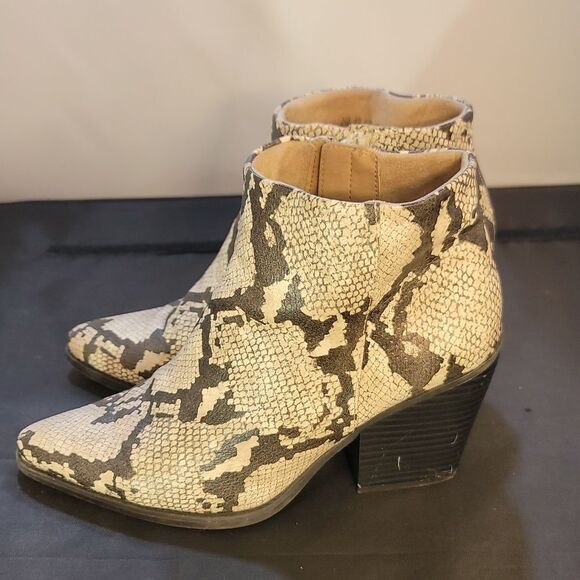 SOUL NATURALIZER COWBOY ANKLE POINTED TOE SIDE ZIPPER CHUNKY BLOCK HEEL BOOT - Picture 11 of 15